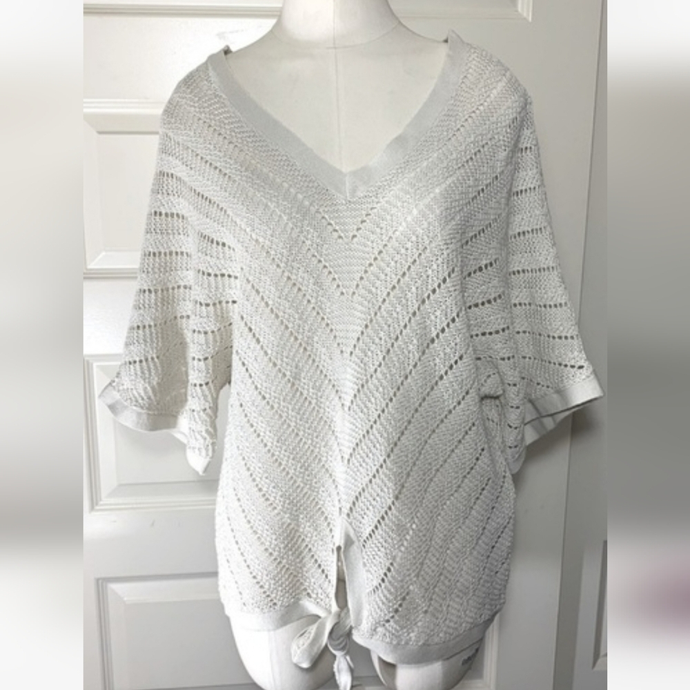 Gorgeous 𝅺Crochet Knit Shirt, Knotted Front, V Neck,  Size L. Send Your Offer..